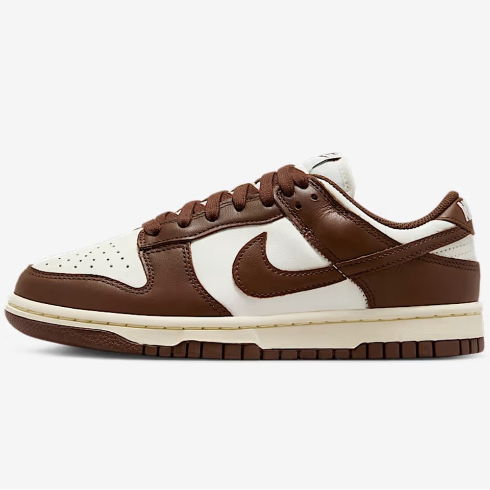 Nike Men's Chocolate Brown and Cream Sneakers